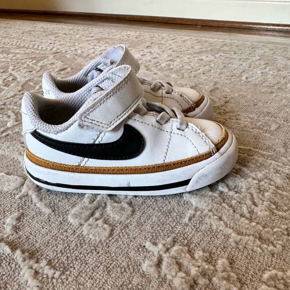 Nike Court Legacy Sneakers